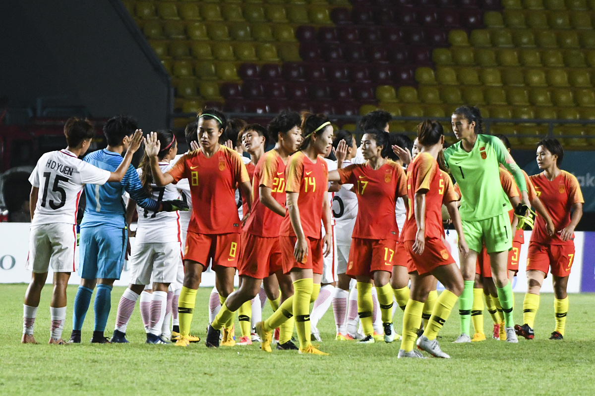 国内足球赛事精彩纷呈，球场上节奏紧凑的简单介绍