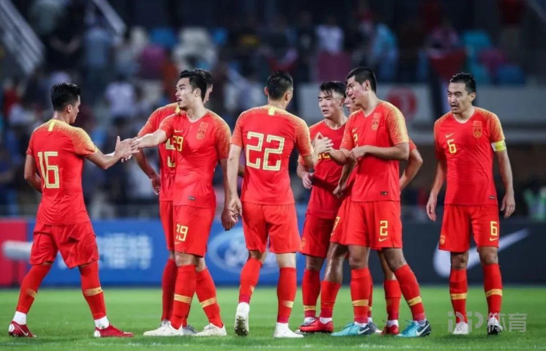 中国足球职业比赛近期结果出炉，球队表现备受肯定