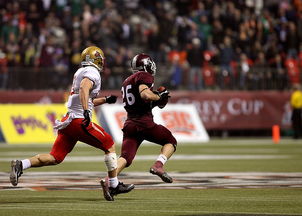 开云体育app在线-加拿大队在赛制中的表现：如何调整战术应对不同对手，加拿大队与中国队